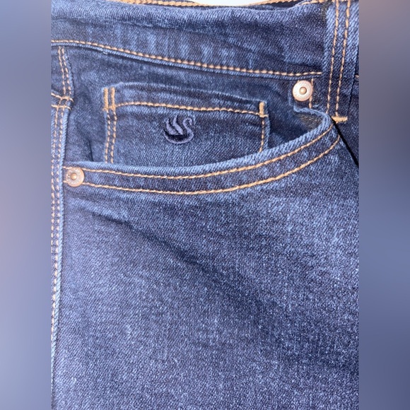 Gloria Vanderbilt - Picture 3 of 10